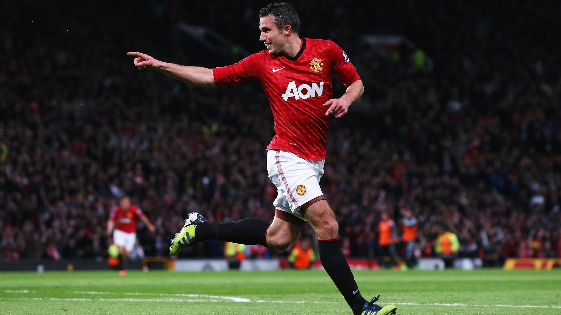 熊猫体育官方网站-塞维利亚闪电战击溃枪手，伊布教科书级表现诠释何为巨星