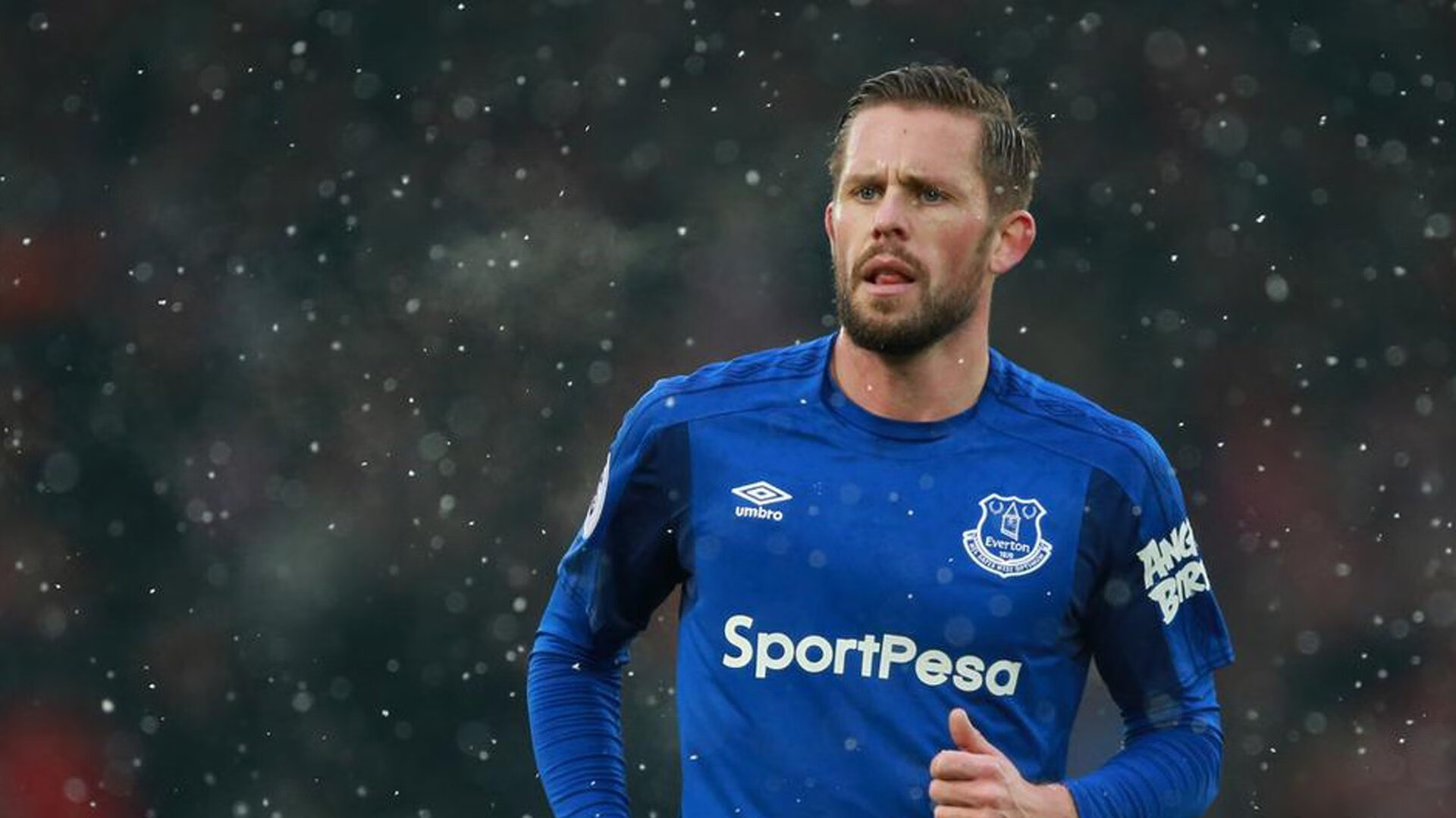 年度焦点之战之夜,西亚卡姆的防守艺术,如何用铁壁锁死对手?