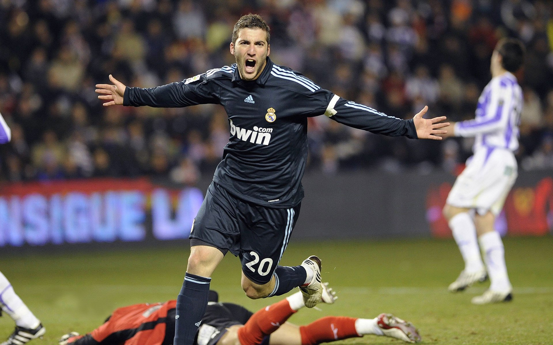 跨界王者的统治日，当库里接管意甲，国王横扫北京