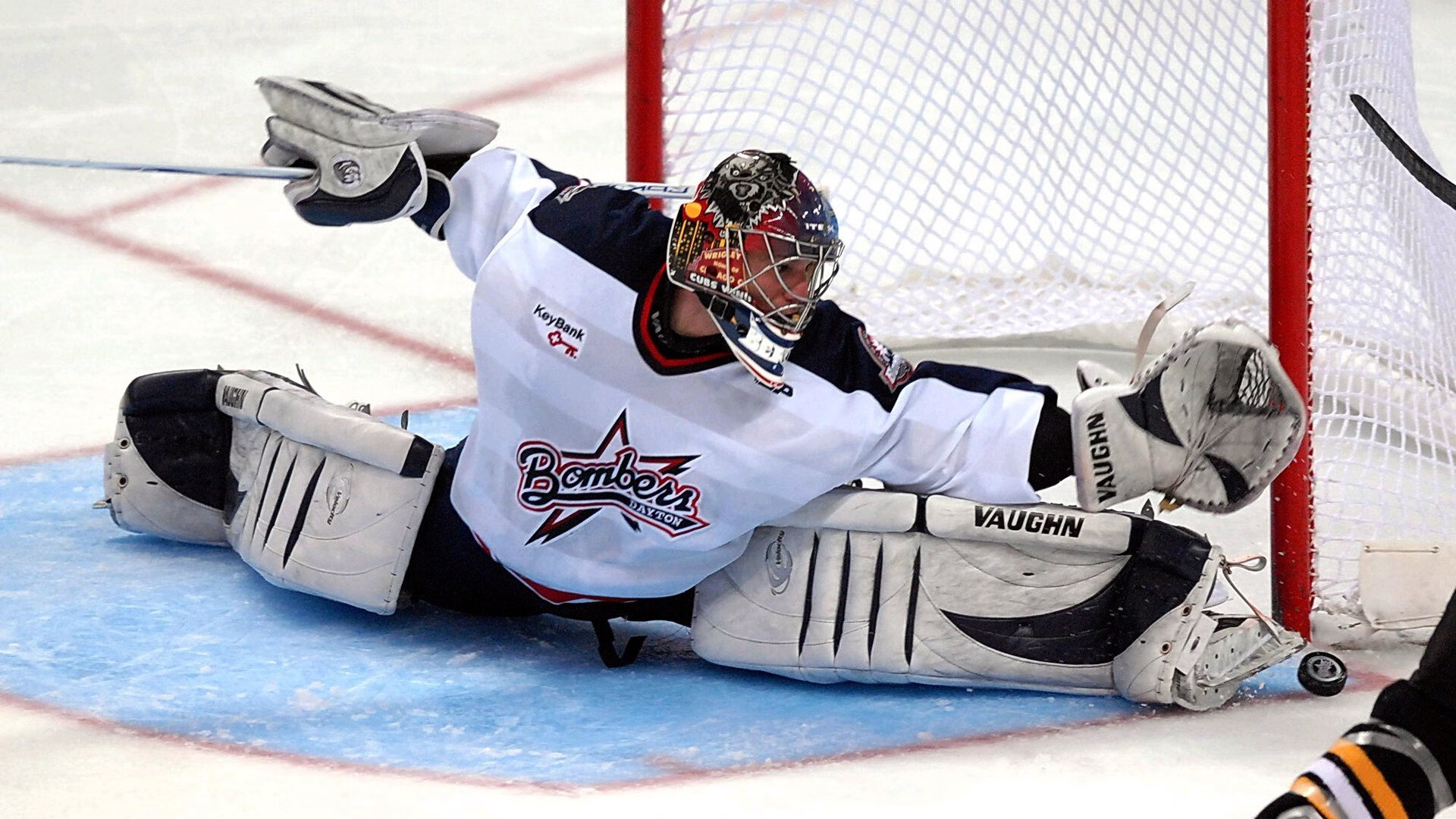 暗夜霓虹下的王者，帕尔默在F1街道赛之夜的传奇高光